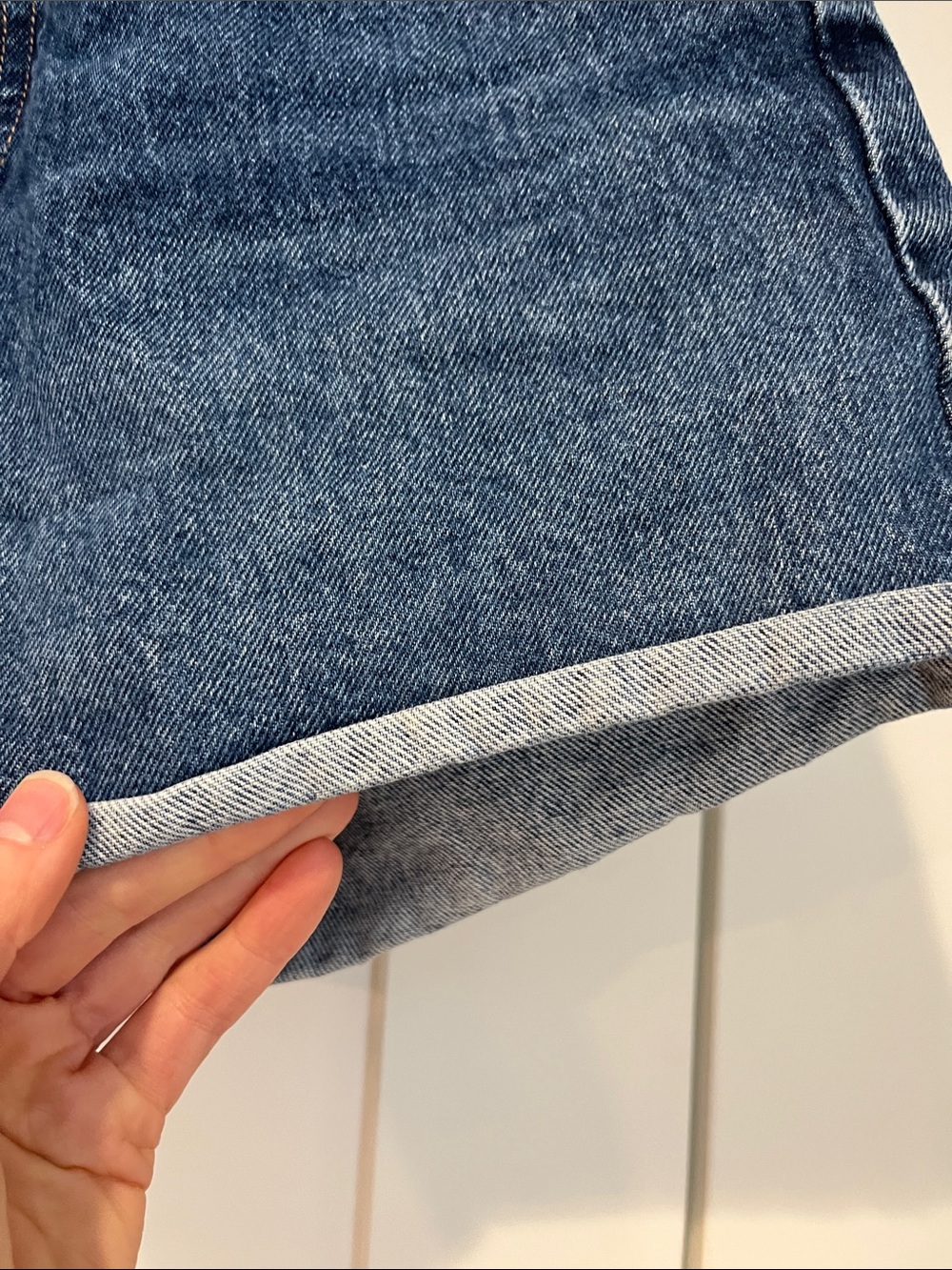AGOLDE Dee Rolled Hem High Rise Denim Shorts in Enamor 24 - Picture 2 of 6